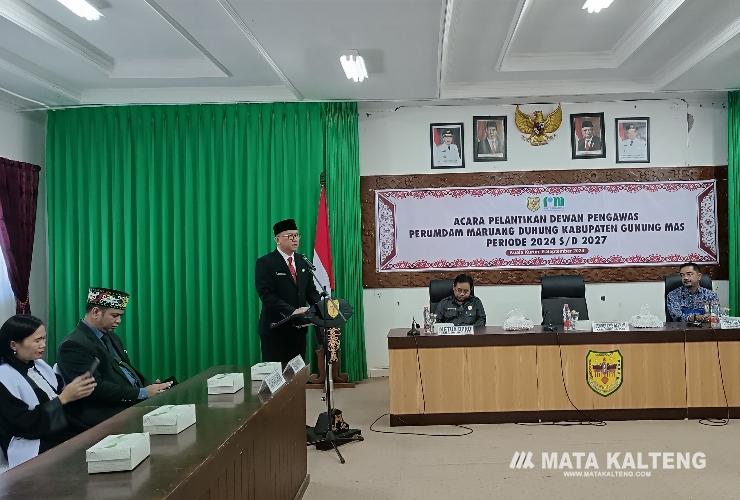 Sekda Lantik Dewan Pengawas Perumdam Maruang Duhung