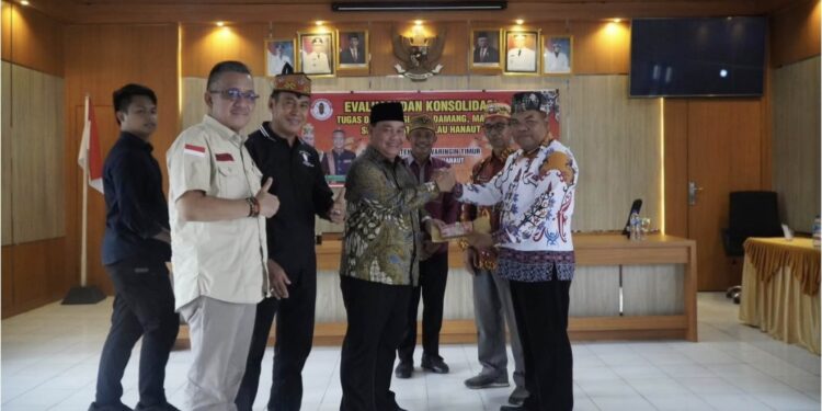 Foto:IST/MATA KALTENG - Evaluasi lenmbaga adat se Kotim di Kecamatan Pulau Hanaut, 8 September 2024.