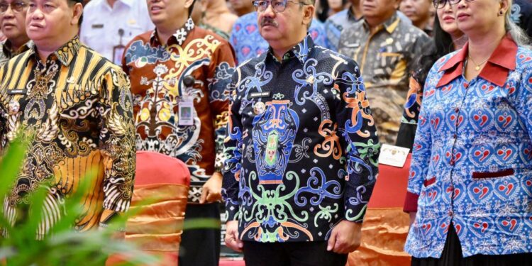 FOTO : DISKOMINFO SANTIK/MATA KALTENG - Pj Bupati Gumas Herson B Aden ketika menghadiri kegiatan harganas ke-31, hari anak nasional ke-40 dan temu kerja TPPS se-Provinsi Kalteng, di Kabupaten Kotim, pekan lalu.