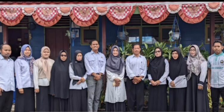 Foto:DISDIK/MATA KALTENG - Kunjungan pendampingan dari pengawas Dinas Pendidikan ke SDN 1 Jaya Kelapa, desa Samuda.
