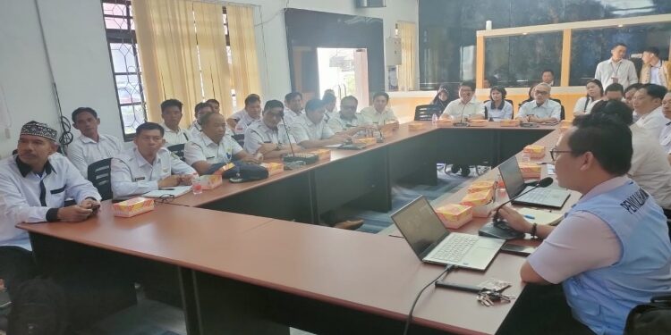FOTO: IST/MATAKALTENG - Sosialisasi Perluasan Program Desa Percontohan Anti Korupsi dan penggunaan aplikasi E-Dumas (Pengaduan Masyarakat) pada Pemerintah Kabupaten Barito Utara.