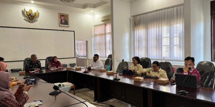 FOTO : IST/MATAKALTENG - Pemkab Kotim saat melakukan audensi dengan KIP Kalteng, Kamis 12 September 2024.