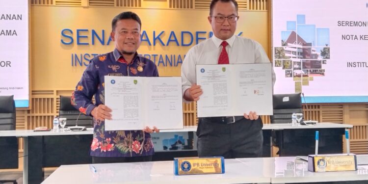 Foto : IST/MATA KALTENG - Penandatanganan kerjasama antara Pemkab Sukamara dan Institut Pertanian Bogor.