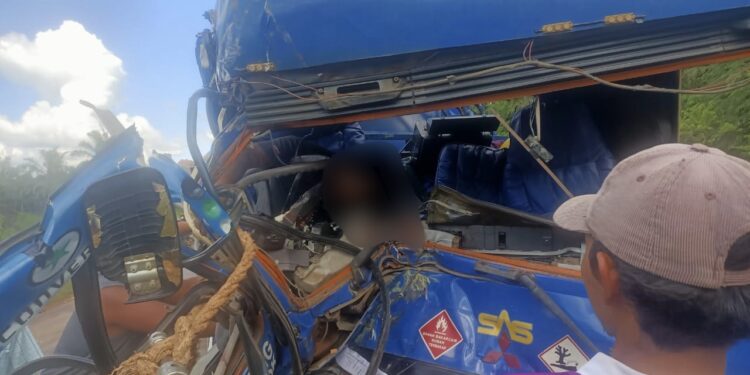 FOTO: MATAKALTENG- Kendaraan yang terlibat kecelakaan di Jalan Poros Parenggean-Pelantaran, tepatnya di Desa Karang Sari, Kecamatan Parenggean, Kabupaten Kotim.