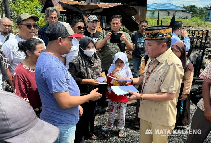 Agustiar Sabran Salurkan Bantuan untuk Korban Kebakaran