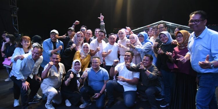 FOTO: IST/MATAKALTENG - Gubernur Kalteng, H Sugianto Sabran saat menghadiri Tour Konser Isen Mulang Berkah di Stadion Panunjung Tarung Kuala Kapuas, belum lama ini.