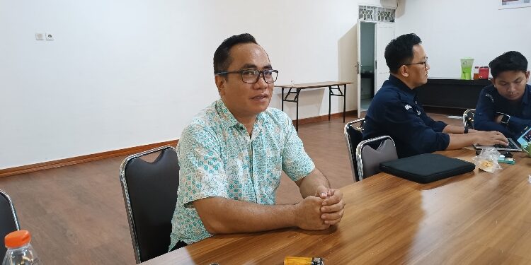 Ketua KPU Gumas, Elfrinst G Tumon.
