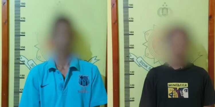 FOTO: IST/MATAKALTENG - Kedua tersangka pencurian yang diamankan Polsek Cempaga.