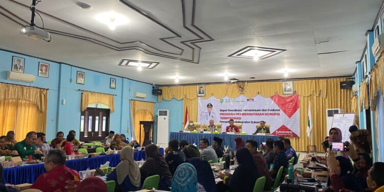 Foto : AKH MATAKALTENG - Pj Bupati Sukamara, Rendy Lesmana memimpin rakor pemantauan dan evaluasi program pemberantasan korupsi terintegrasi.