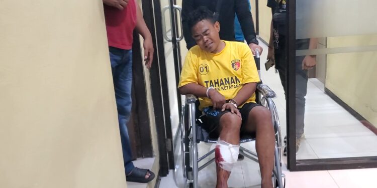 FOTO: AGUS/MATAKALTENG- Pelaku Curat saat menggunakan kursi roda.