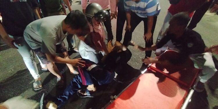 FOTO: IST/MATAKALTENG- Pengendara motor yang terlibat kecelakaan di Depan Pemda Kotim, Sabtu 21 September 2024 malam.
