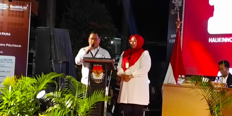 FOTO : DEVIANA/MATAKALTENG - Paslon Harati saat menyampaikan pidatonya, Senin 23 September 2024.