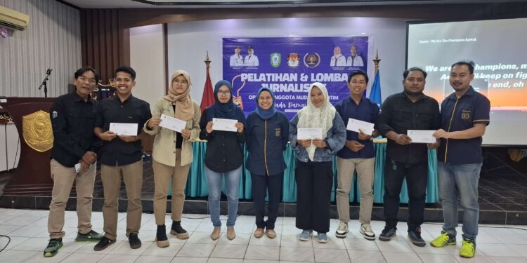 Foto: DIAN/MATA KALTENG - Pembagian hadiah lomba jurnalistik tingkat Kabupaten Kotim, 23 September 2024.