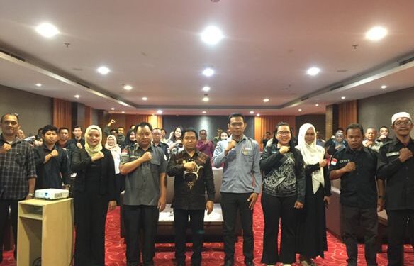 FOTO : IST/MATAKALTENG - Bawaslu Kotim saat bersama peserta rapat koordinasi, Selasa 24 September 2024.