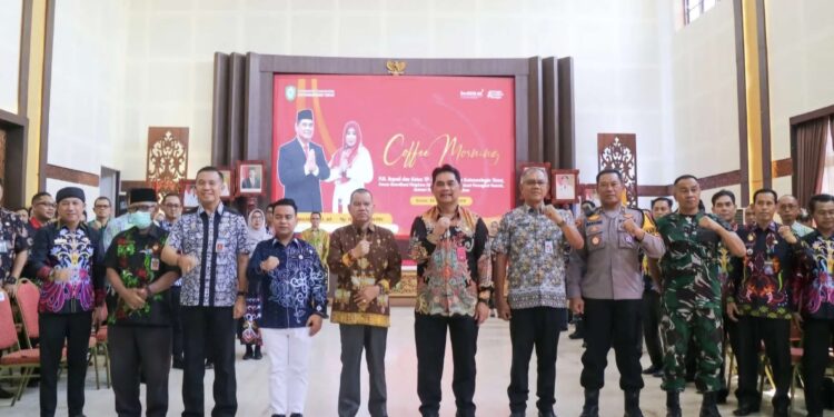 Foto:IST/MATA KALTENG - Pjs Bupati Kotim Shalahuddin bersama forkopimda Kotim saat kegiatan silaturrahmi, 26 September 2024.