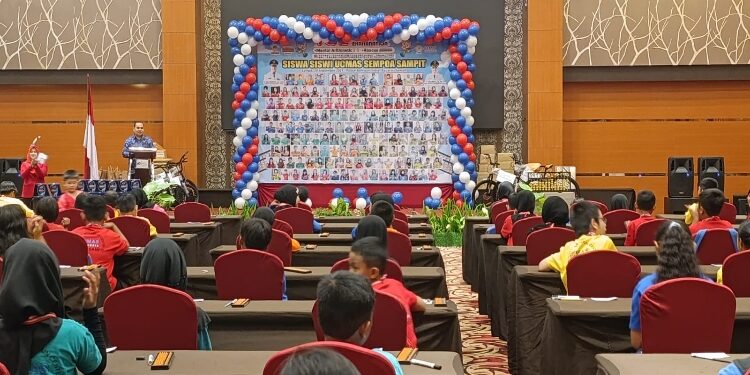 FOTO: DIAN/MATA KALTENG - International Grading Examination atau ujian Malaysia-China untuk semua siswa Sempoa di Palace Ballroom Aquarius Boutique Hotel Sampit.