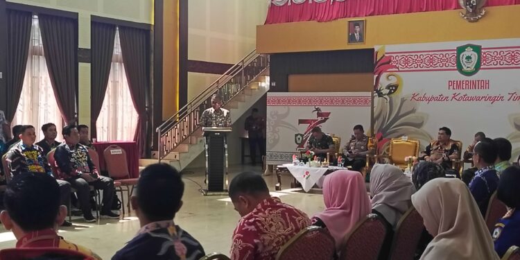 FOTO : DEVIANA/MATAKALTENG - Pj Sekda Kotim Sanggul saat memberikan sambutan, Rabu 26 September 2024.