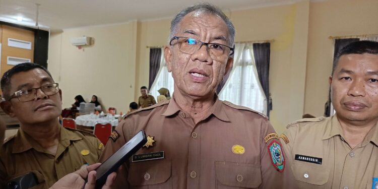 FOTO: MATAKALTENG - Pj Sekda Kotim Sanggul Lumban Gaol (tengah) bersama Kepala BKPSDM Kotim Kamaruddin Makalepu dan Kepala DPPPAPPKB Imam Subekti