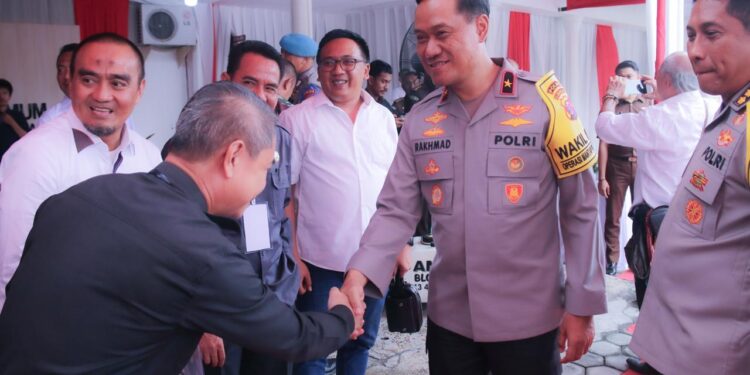 FOTO: MATAKALTENG - Wakapolda Kalteng, Brigjen Pol Rakhmad Setyadi, pada saat patroli ke KPU Kalteng.