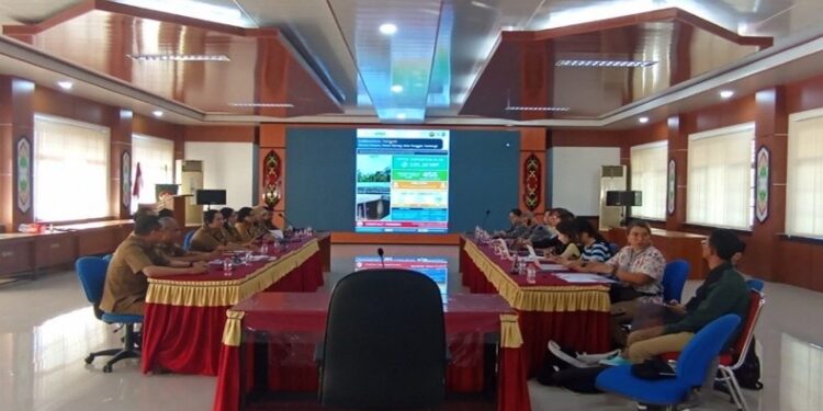 FOTO: IST/MATAKALTENG - Suasana Wawancara Pelaksanaan Hasil Pekerjaan PLTS Terpusat.