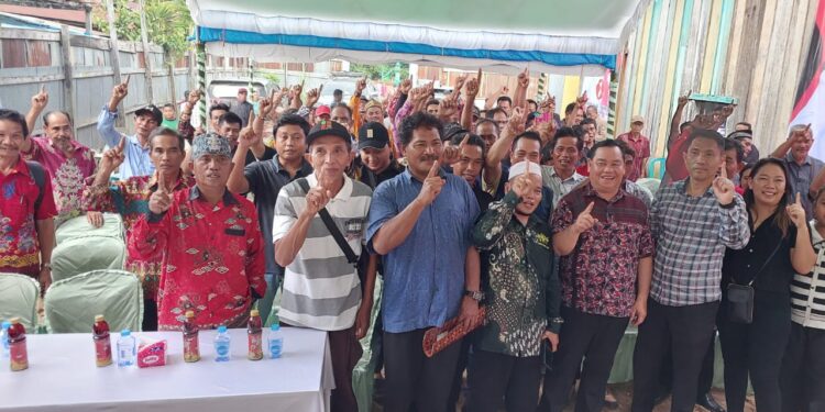FOTO : IST/MATAKALTENG - Halikinnor bersama para relawan Harati, Senin 30 September 2024.