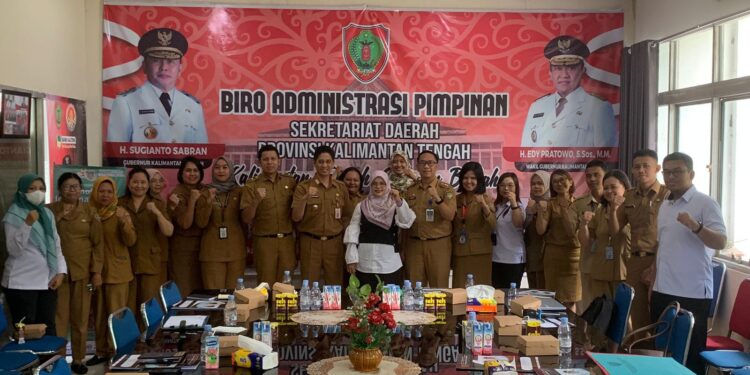 FOTO: MATAKALTENG - Terima Kunjungan Visitasi Monev KIP, Biro Adpim Berkomitmen Tingkatkan Pelayanan Publiknya.