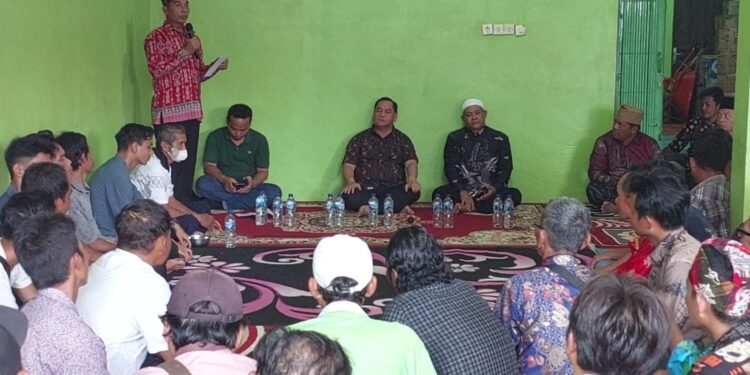 FOTO : IST/MATAKALTENG- Ahyedie saat mewakili warga lainnya mengungkapkan dukungan kepada HARATI, Selasa 1 Oktober 2024.