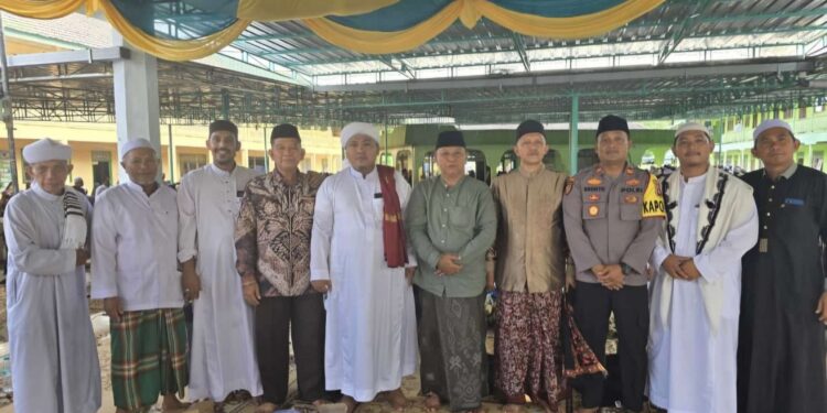 Foto: IST/MATA KALTENG - Wakil Ketua II DPRD Kotawaringin Timur Rudianur saat menghadiri acara maulid Nabi.