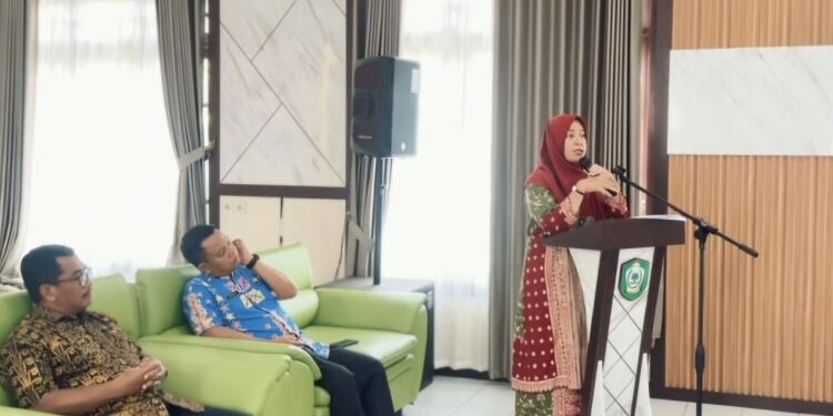 Foto:DIAN/MATA KALTENG - Sekretaris Dinas Pendidikan Kabupaten Kotawaringin Timur, Yolanda Lolita.