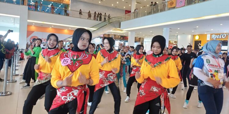 Foto:IST/MATA KALTENG - Lomba senam kreasi tingkat SMA, 7 Oktober 2024.