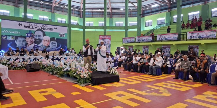 Foto:DIAN/MATA KALTENG - Deklarasi Willy-Habib sebagai Paslon Gubernur dan Wakil Gubernur Kalteng di Kota Sampit, 9 Oktober 2024.