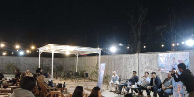 FOTO; MATAKALTENG- Cawabup Kotim nomor urut 3, Paisal saat bertemu dengan G Z dan milenia Sampit di salah satu cafe beberapa waktu lalu.