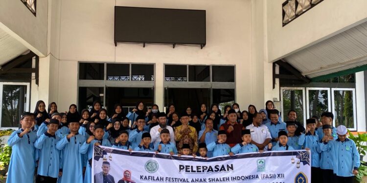 Foto : AKH/MATA KALTENG - Staf Ahli Bupati Sukamara saat melepas peserta FASI XII tingkat Provinsi Kalimantan Tengah.