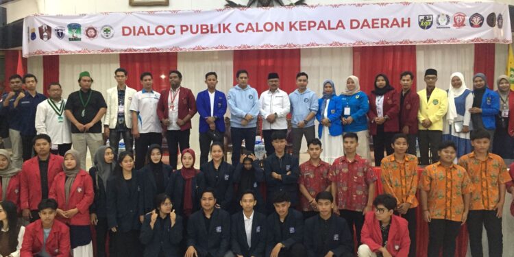 Foto: DIAN/MATA KALTENG - Sejumlah Paslon Pilkada Kotim usai mengikuti dialog publik yang diselenggaralan gabungan OKP di Kotim, 8 Oktober 2024.