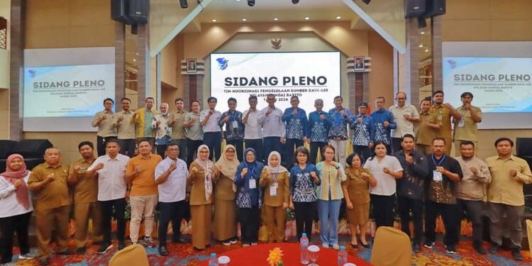 Foto: MATAKALTENG - Sidang Pleno III dan IV Tim Koordinasi Pengelolaan Sumber Daya Air Wilayah Sungai Barito (TKPSDA WS Barito).