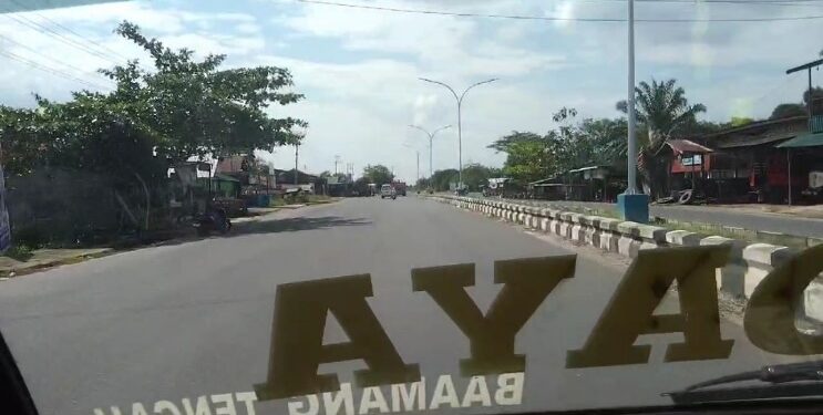 FOTO; IST/MATAKALTENG- Terlihat anggota relawan damkar saat mengecek informasi kejadian kebakaran yang sebenarnya hoaks.