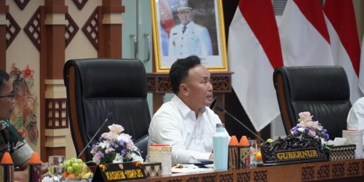 FOTO: Gubernur Kalteng Sugianto Sabran memimpin Rakor Kesiapan Pelaksanaan Pilkada Serentak Tahun 2024 di Aula Jayang Tingang, Lantai II Kantor Gubernur, Rabu (9/10/2024) sore.