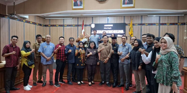 Foto:DOK/MATA KALTENG - Audiensi sejumlah mahasiswa dalam rangka penyampaian aspirasi di DPRD Kotim belum lama ini.