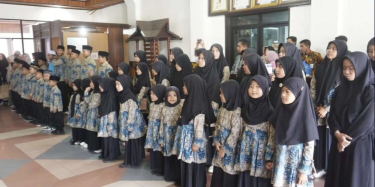 Foto:IST/MATA KALTENG - Pelepasan kafilah asal Kotim untuk mengikuti FASI di Palangkaraya, 10 Oktober 2024.