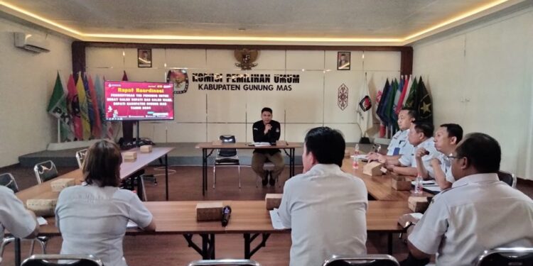 FOTO : KPU GUMAS/MATA KALTENG - Suasana rakor pembentukan tim perumus untuk debat calon bupati dan wakil bupati, Rabu, 9 Oktober 2024.