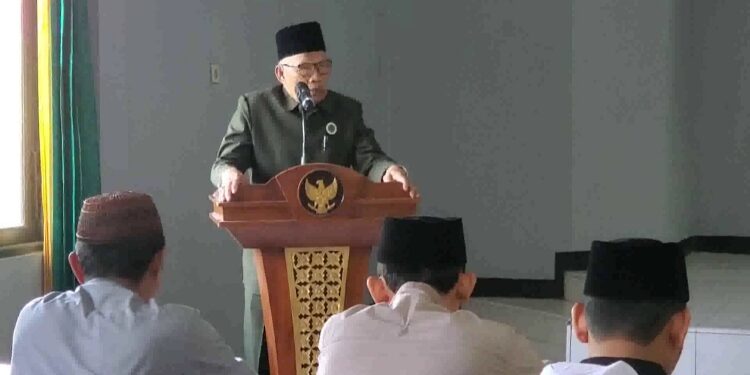 FOTO: DIAN/MATA KALTENG - Ketua MUI Kotim Amrullah Hadi saat sambutan pada kegiatan Bimtek Tanggulangi Ajaran Sesat yang digelar MUI Kotim.