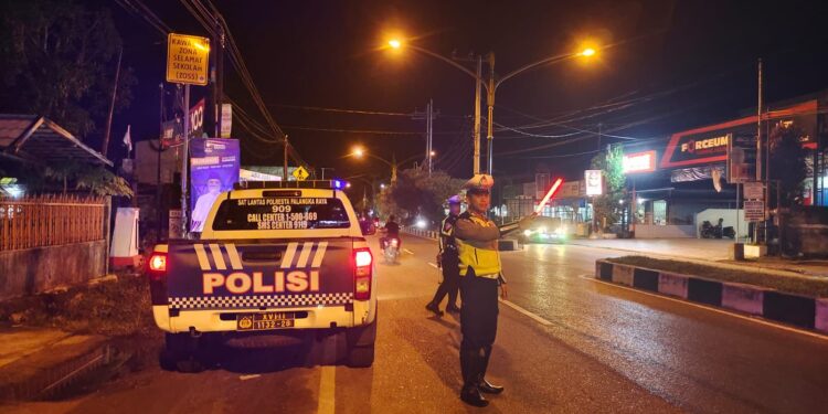 FOTO: MATAKALTENG - Personel Satlantas Polresta Palangka Raya, pada saat melakukan patroli.