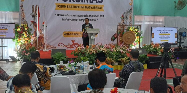Foto: IST/MATA KALTENG - Asisten I Sekda Kotim Rihel saat menghadiri forum silaturrahmi masyarakat di Kecamatan Cempaga Hulu, 13 Oktober 2024.