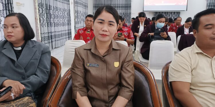 FOTO : MATAKALTENG - Anggota DPRD Kabupaten Gumas Karolina.