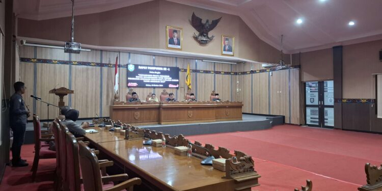 Foto: DIAN/MATA KALTENG - Rapat paripurna penyampaian pandangan umum fraksi terhadap rancangan APBD perubahan Tahun Anggaran 2024.