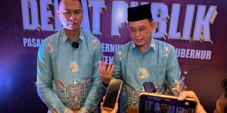 FOTO: IST/MATAKALTENG - Ketua KPU Kalteng Sastriadi didampingi oleh Harmain Ibrohim, anggota KPU Kalteng Divisi Sosialisasi Pendidikan Pemilih, Partisipasi Masyarakat, dan Sumber Daya Manusia. 