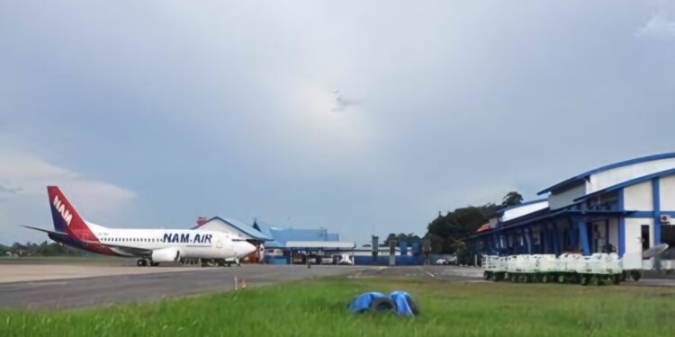 Foto: IST/MATA KALTENG - Pesawat Nam Air ketika mendarat di Bandara H Asan Sampit.