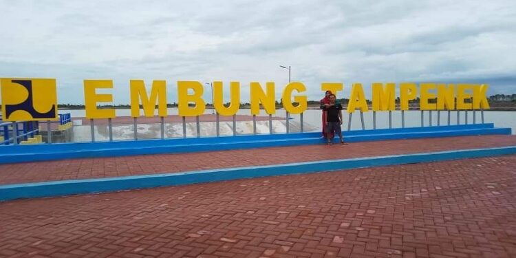FOTO: AKH/MATAKALTENG - Embung Tempenek di Kecamatan Jelai sumber air baku setempat.