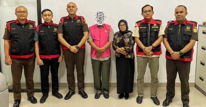 Foto:MATAKALTENG- Kejari barsel resmi menahan mantan Kadis Perpustakaan dan kearsipan Barsel.