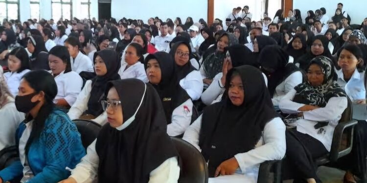 FOTO: IST/MATA KALTENG - Sejumlah tenaga kontrak di Kotim saat mengikuti kegiatan perpanjangan SK di awal tahun 2024.